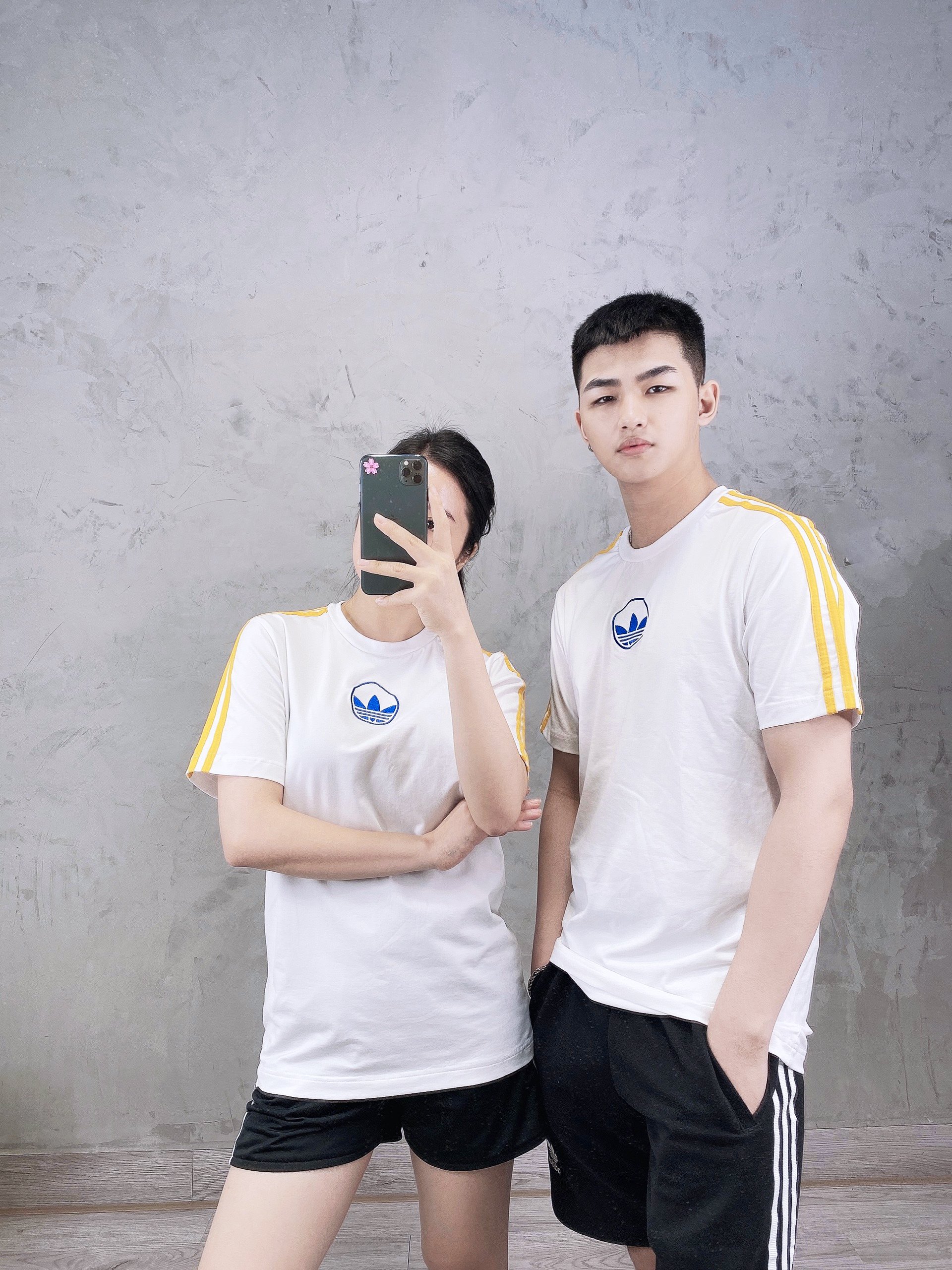 (HÀNG XUẤT XỊN) Áo das trắng 3 sọc vàng 1711 3-Stripes Circle Trefoil tee in White  Made in Cambodia full tag code