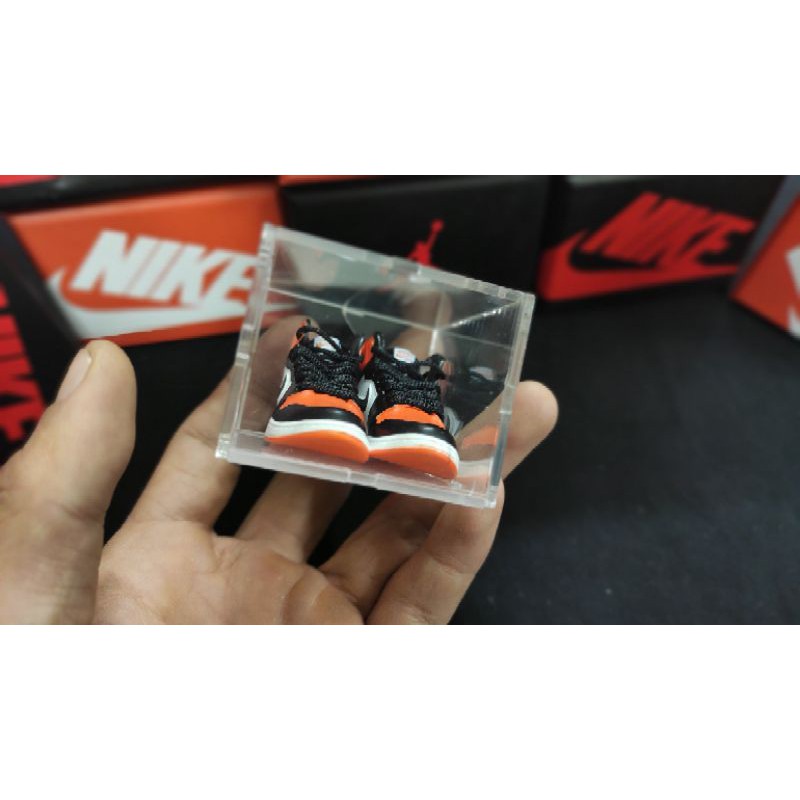 Mua 2 tặng 1.Móc khóa Nike Jordan 1, mua 2c tặng 1 hộp