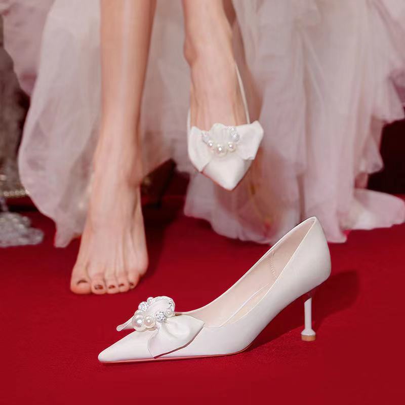 Giày Cao Gót 6.5cm Mũi Nhọn Chất Liệu Da Satin Mềm Mại Màu Trắng Thời Trang Cho Nữ