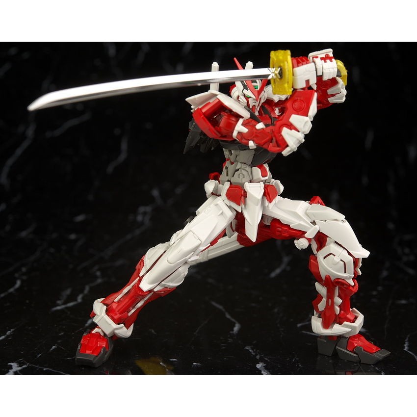Mô Hình Gundam Bandai RG 19 Gundam Astray Red Frame 1/144 SEED Astray