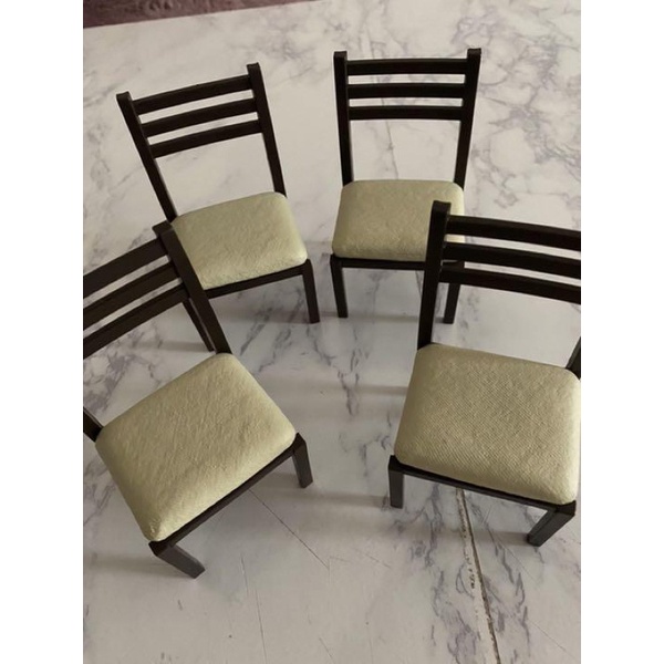 Mô hình bàn ăn cổ Rement Limited màu nâu