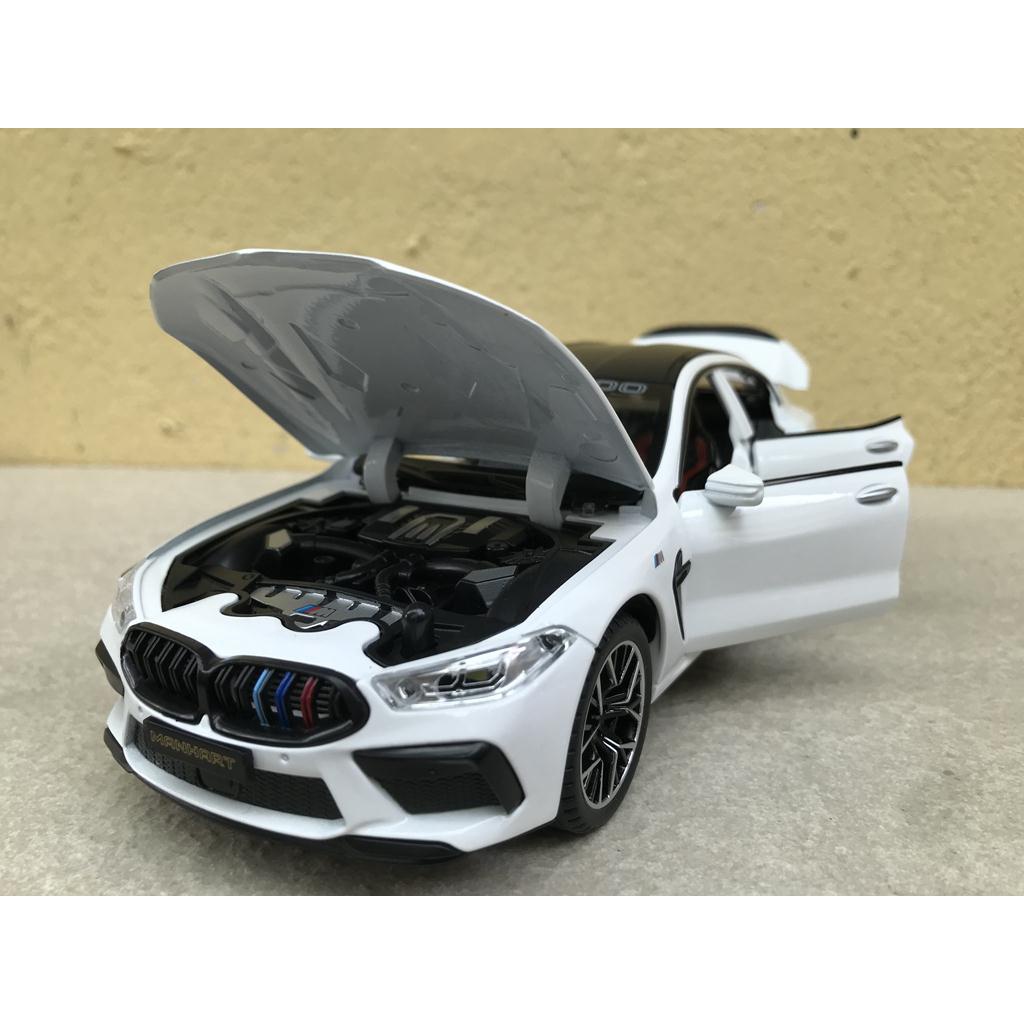 Mô hình xe BMW M800i 2023 1:24