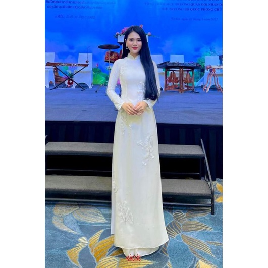 Áo dài trắng cao cấp, sang trọng