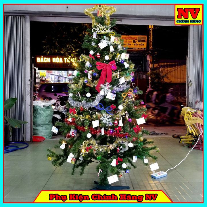 Cây thông noel 1m8 trang trí giáng sinh cho nhà cửa, phòng khách, phòng ngủ hàng Việt Nam chất lượng cao