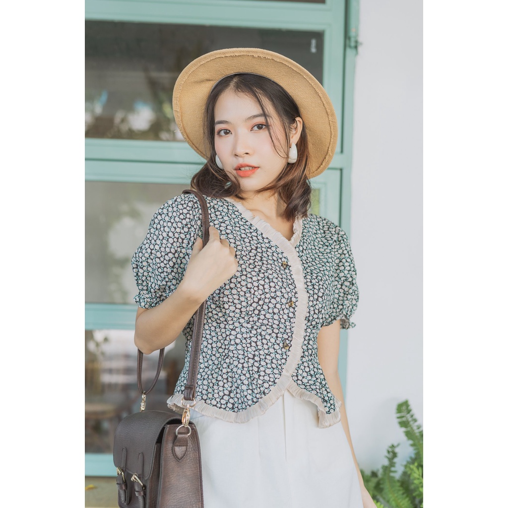 Áo kiểu nữ đẹp FM Style áo hoa nhí hoạ tiết hoa lity cổ trái tim phong cách bánh bèo siêu xinh 211001142 | BigBuy360 - bigbuy360.vn