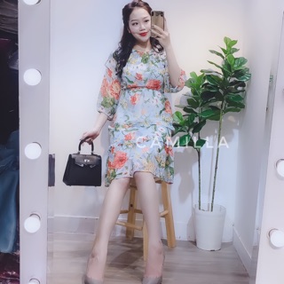 Váy xoè hoa nhí xếp ly cổ