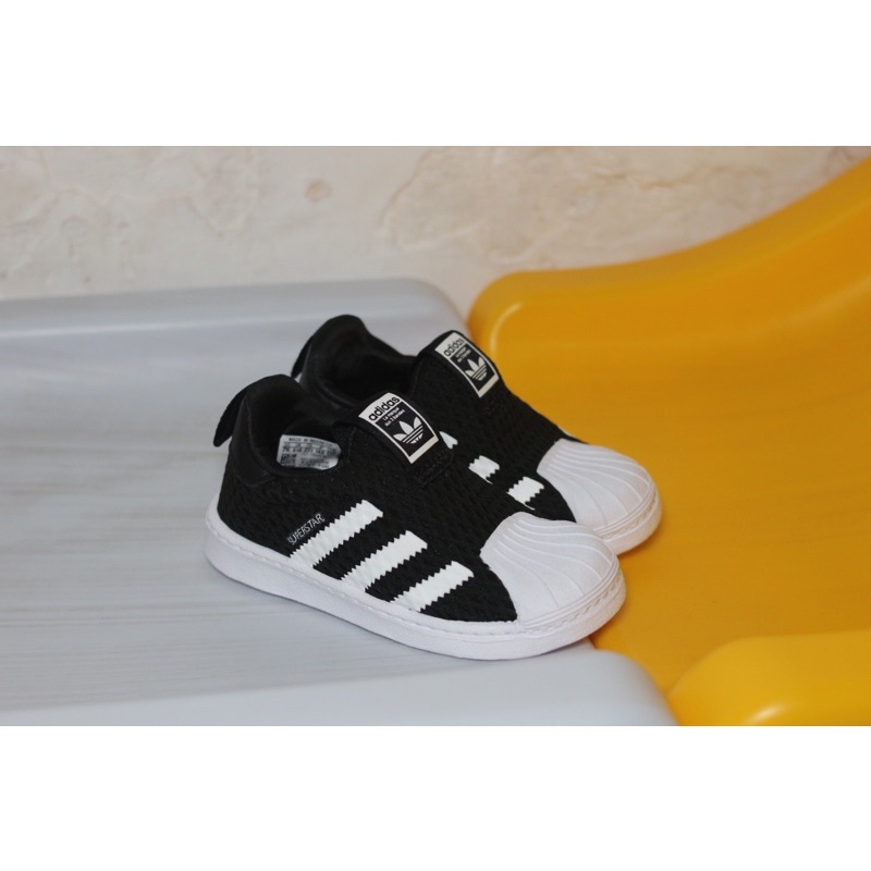 Giày trẻ em Adidas superstar nguyên bản trượt trên 360 gió màu đen trắng