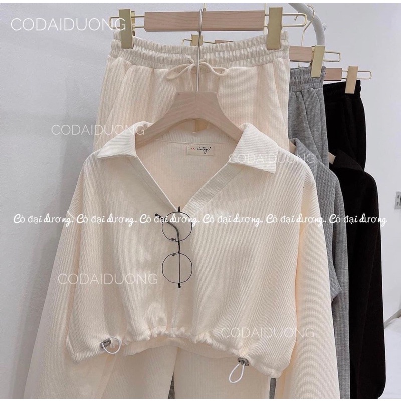 Bộ crt cổ đức rút gấu+quần thụng bom   💰 Sỉ 85k 1 bộ. Form siêu đẹp. Chất bo tăm .   dl 78k giảm giá. Sll inbox
