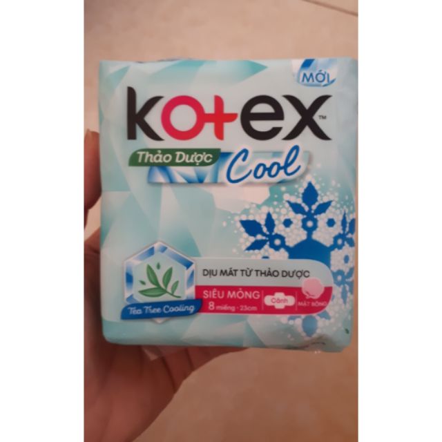 Băng Vệ Sinh Kotex Thảo Dược Cool Siêu Mỏng Cánh 23cm (1 Gói 8 Miếng )