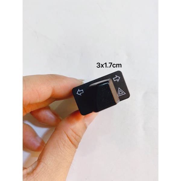 Nút công tắc xi nhan tích hợp hazard giắc 3 dây lắp thông dụng xe máy