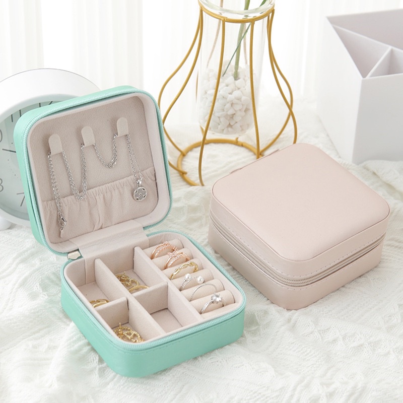 Hộp đựng trang sức mini cầm tay hình vuông basic tiện lợi