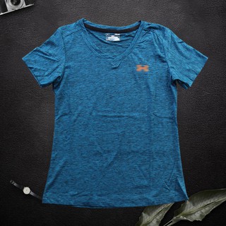 Áo thun thể thao nữ logo thêu cổ tim (5 màu)
