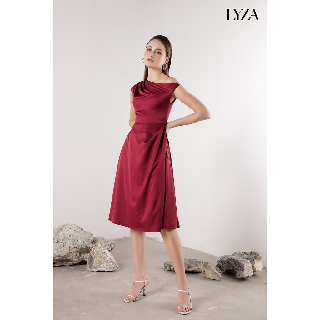 LYZA - Đầm Lệch Vai Đỏ Đô