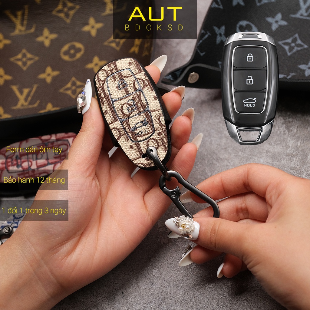 Bao da bảo vệ chìa khoá xe Hyundai Kona Santafe Accent 3 nút bấm Dior handmade móc đen