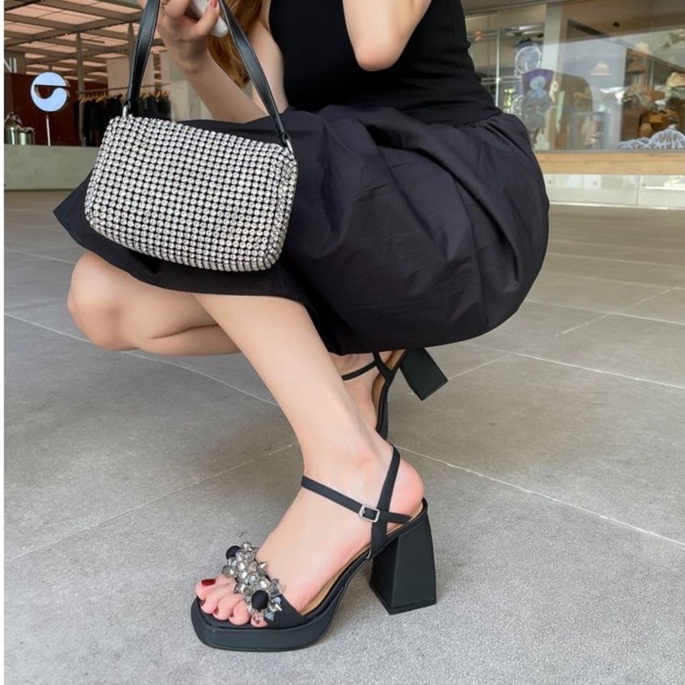Giao Hàng Nhanh Giày Cao Gót Sandal Đế Dày Mùa Hè Đính Đá Kim Cương Màu Trắng / Hồng Chống Nước Một Đường Kẻ Cho Nữ Năm Mới Giày cao gót đẹp của nữ Dép gót chun kiểu Pháp Giày La Mã