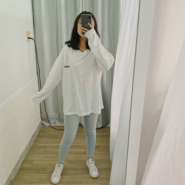 ÁO THUN TRẮNG BASIC (ảnh shop tự chụp)