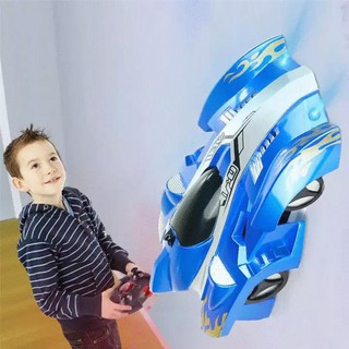 Ô tô leo tường điều khiển từ xa