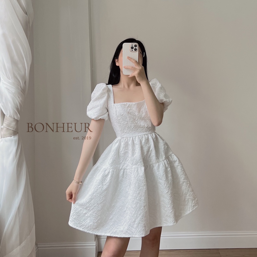 Váy cổ vuông đầm xoè hở lưng buộc dây tiểu thư tay bồng tôn dáng 3 tầng chất gấm xốp nổi cao cấp TẶNG KÈM ĐÔI DÁN Sara | BigBuy360 - bigbuy360.vn