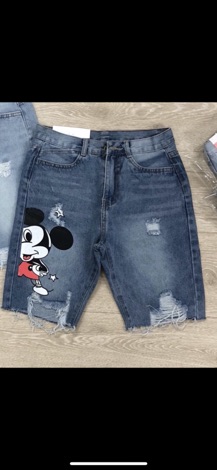 Quần jean ngố rách mickey