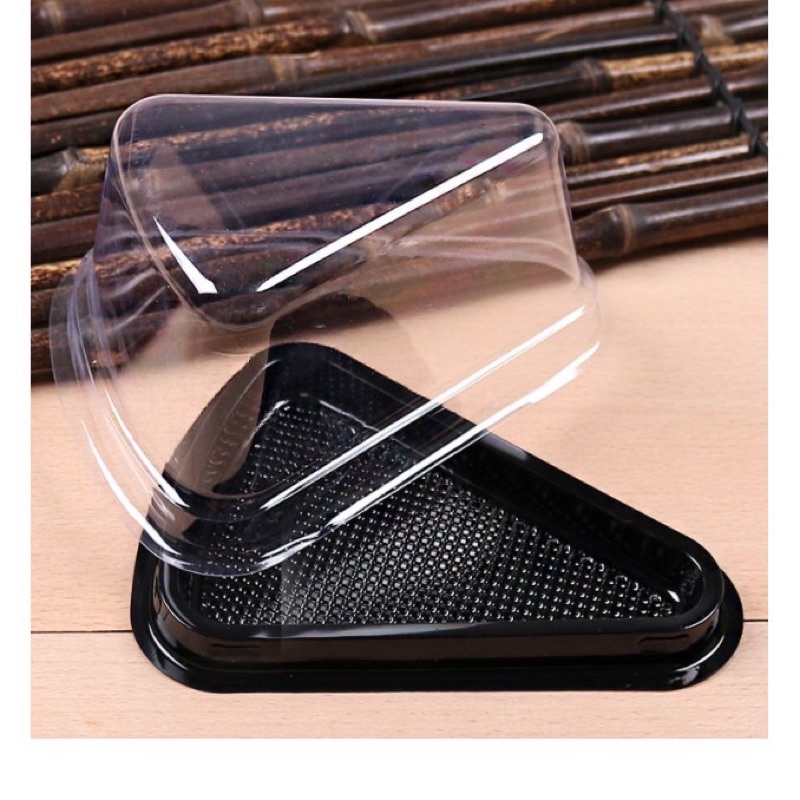 Combo 100 hộp nhựa tam giác đế đen A03