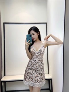 Váy lụa da báo