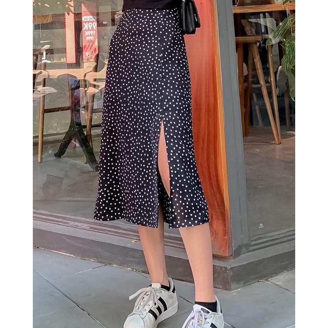 Chân váy dài xẻ tà chất lụa