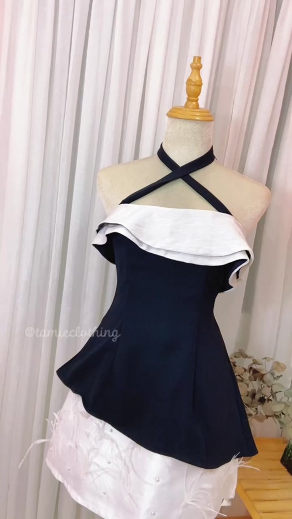 Áo Peplum Cúp Ngực Phối Bèo Trắng Đen Cổ Yếm | BigBuy360 - bigbuy360.vn