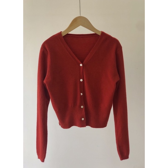 Áo len cardigan cổ V tay dài cúc trắng