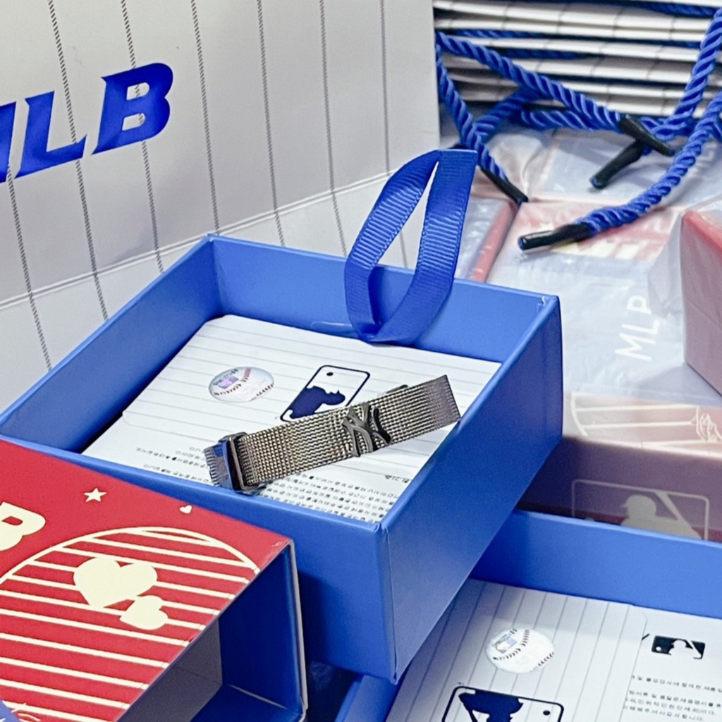 Vòng đeo tay unisex nam nữ MLB chất titan cao cấp không gỉ sáng bóng bền đẹp