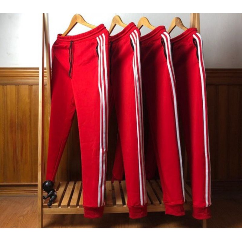 Quần thể thao đỏ