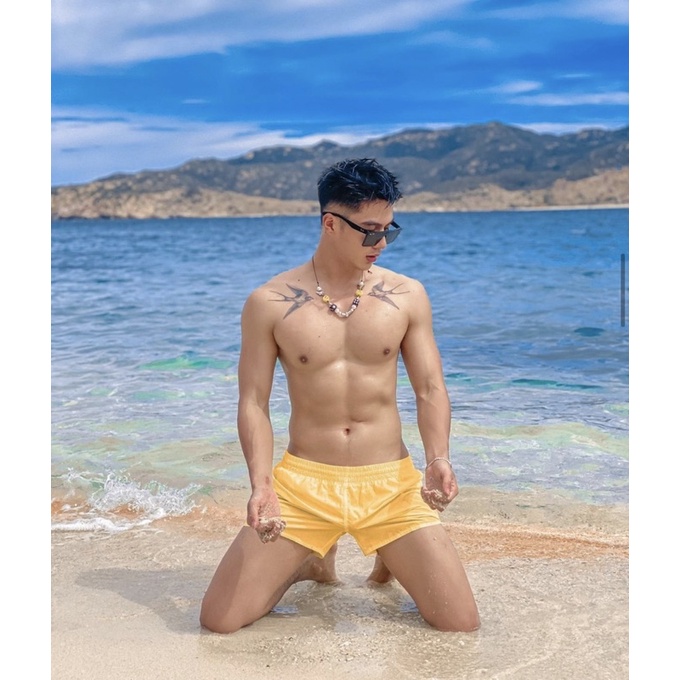 Quần đùi trắng nam đi biển