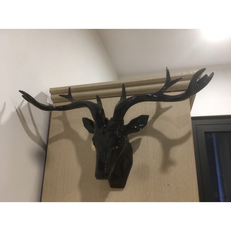 Tượng đầu hươu treo tường decor phòng khách
