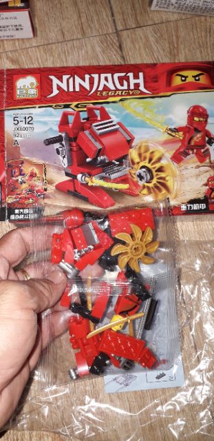 Lắp ráp 1 hộp LegoNinja 80070 có nhiều chi tiết bằng nhựa ABS