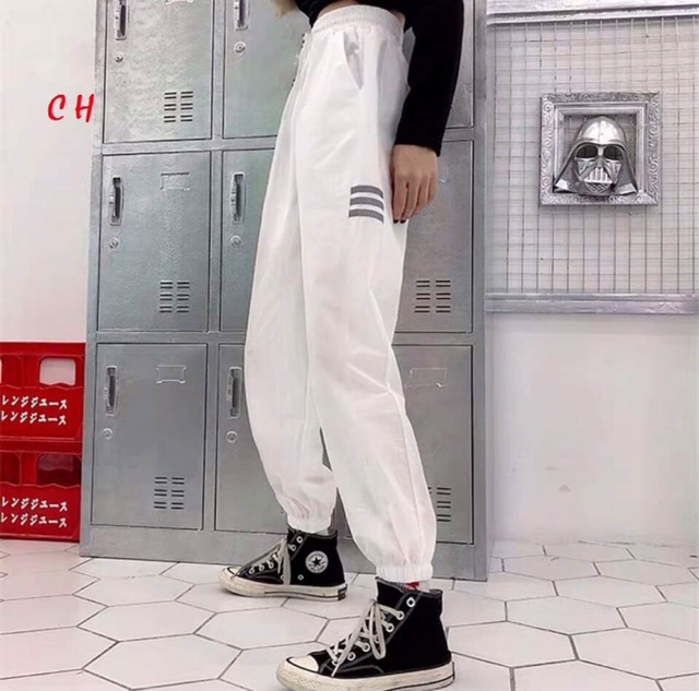 Quần jogger ống rộng bo ống in logo 3 vạch | BigBuy360 - bigbuy360.vn