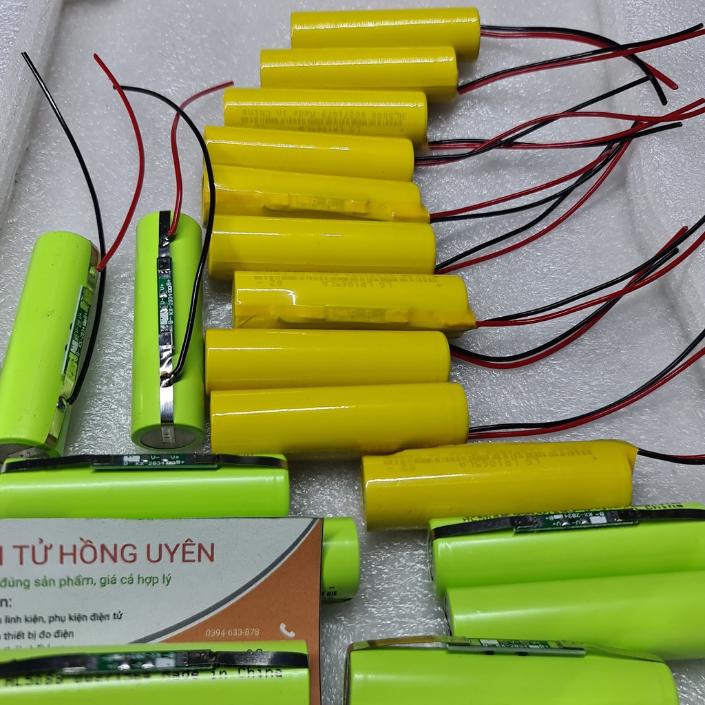 Pin 3,7V - 4.2V 2200mAH - 20A  Có mạch bảo vệ dùng cho loa, xe điều khiển... Pin Lithium 18650 1S 3.7V
