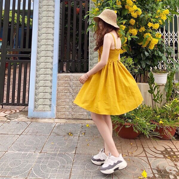 Đầm xòe nữ dễ thương màu vàng nhúm lưng phối nơ ngực | BigBuy360 - bigbuy360.vn