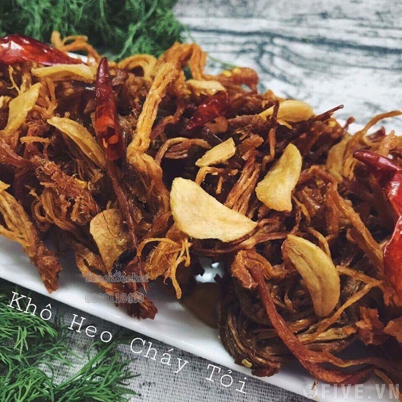 Khô heo cháy tỏi nhà làm - Snackseeker - Khô heo siêu ngon - túi 100gr, hộp 250gr và 300gr