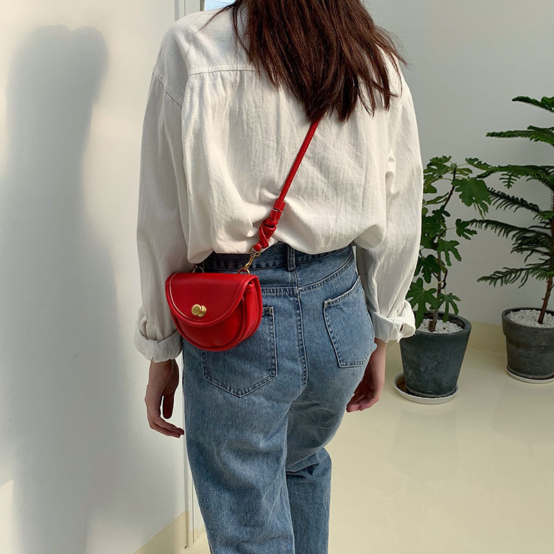 Túi đeo chéo kiểu dáng bán nguyệt phong cách Phương Tây retro dễ phối đồ thời trang dành cho nữ