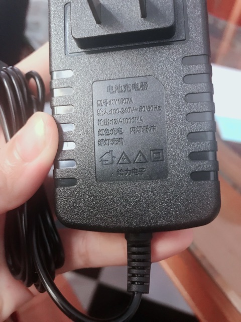 Sạc xe hơi - xe ô tô điện trẻ em 12V | BigBuy360 - bigbuy360.vn