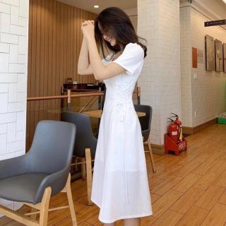 Đầm trắng midi dây rút eo dự tiệc thiết kế