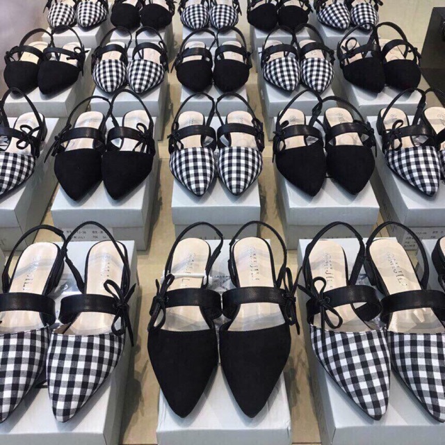 Dép quai nơ 2 mẫu. Mẫu màu đen và mẫu caro. Order có đầy đủ các size 35, 36, 37, 38, 39.Hiện tại bên shop có sẵn size 36