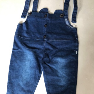 Đầm và áo khách chọn