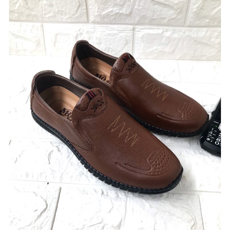 Giày lười nam da bò nguyên tấm..kiểu dáng đẹp..mang êm chân..mã LC02..màu vàng bò..đế khâu sẵn rất chắc chắn