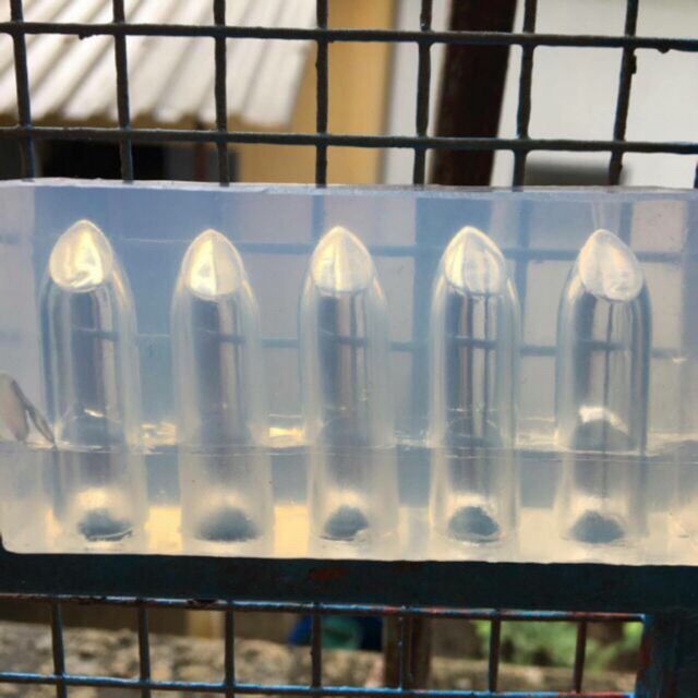 Khuôn làm son chất liệu Silicon 5 lỗ cỡ 12.1mm