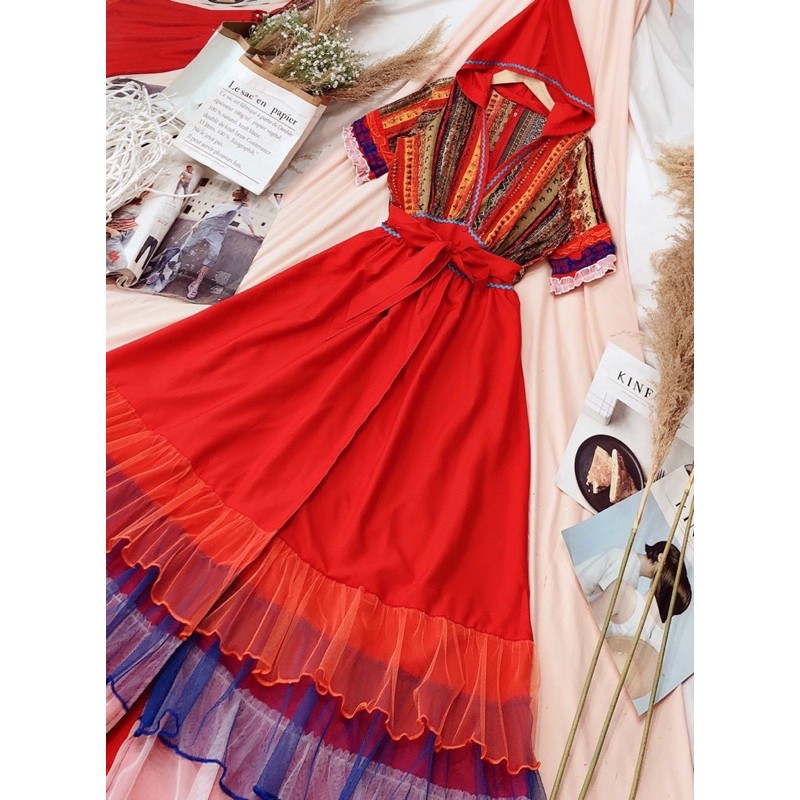 có nón|Đầm đỏ thổ cẩm hoạ tiết boho vintage, váy xoè nhiều tầng phối màu siêu phẩm