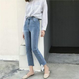 Quần jean ống loe rách gấu