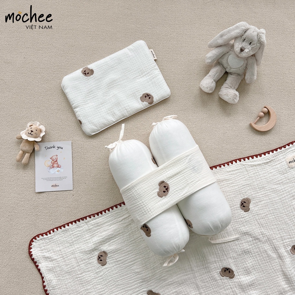 Chặn bông cho bé Mochee kèm gối , chặn bông vải xô họa tiết cao cấp - Monnie Kids