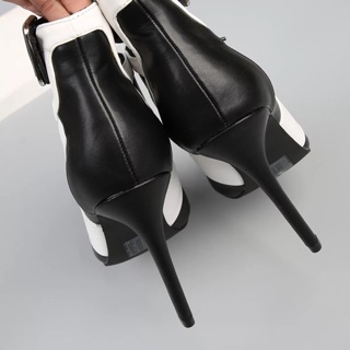 Boot cao gót mũi nhọn Forever 21