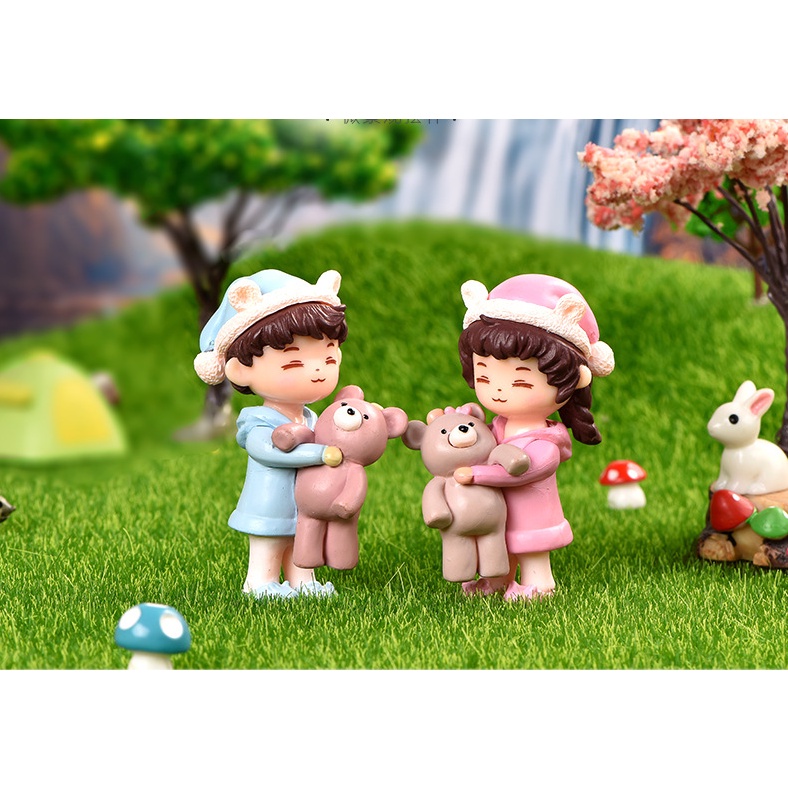 Mô hình em bé mặc đồ ngủ ôm gấu bông làm móc khóa, trang trí tiểu cảnh, terrarium, DIY
