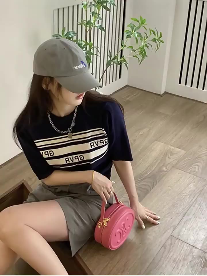 Áo thun dệt kim tay ngắn kẻ sọc ngang in họa tiết chữ cá tính trẻ trung thời trang dành cho nữ | BigBuy360 - bigbuy360.vn